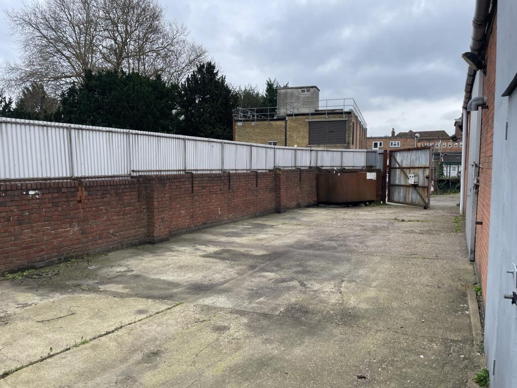 Lot: 48 - VALUABLE WORKSHOPS WITH OFFICES AND YARD AREA CLOSE TO TOWN CENTRE - View of side yard and entrance
